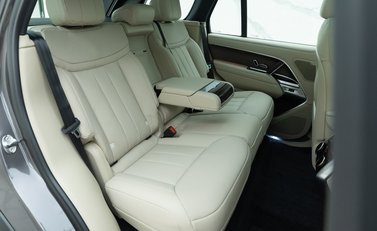 Land Rover Range Rover P460e SE 13