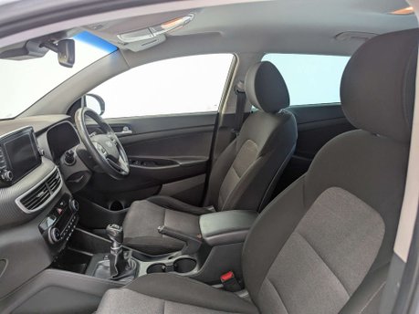 Hyundai TUCSON 1.6 Tucson SE Nav GDi 2WD 5dr 35