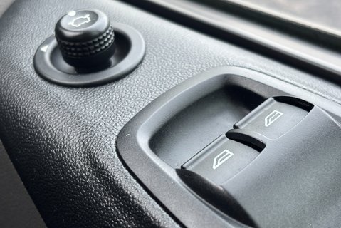 Ford Transit Custom 300 L2 H2 Trend 130 ps Panel Van - Air Con 35