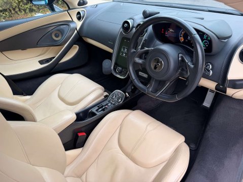 McLaren 570 3.8 570GT Coupe Semi-Auto 3dr 27