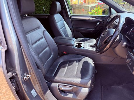 Volkswagen Touareg 3.0 TDI V6 BlueMotion Tech R-Line Tiptronic 4WD Euro 6 (s/s) 5dr 18