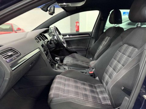 Volkswagen Golf 2.0 TDI BlueMotion Tech GTD Hatchback 5dr Diesel DSG Euro 6 (s/s) (184 ps) 54