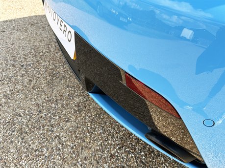 Aston Martin Vantage S V12 40