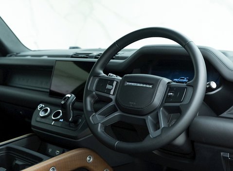 Land Rover Defender 90 X D300 9