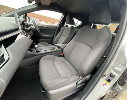 Toyota C-HR 1.8 C-HR Icon HEV CVT 5dr 54