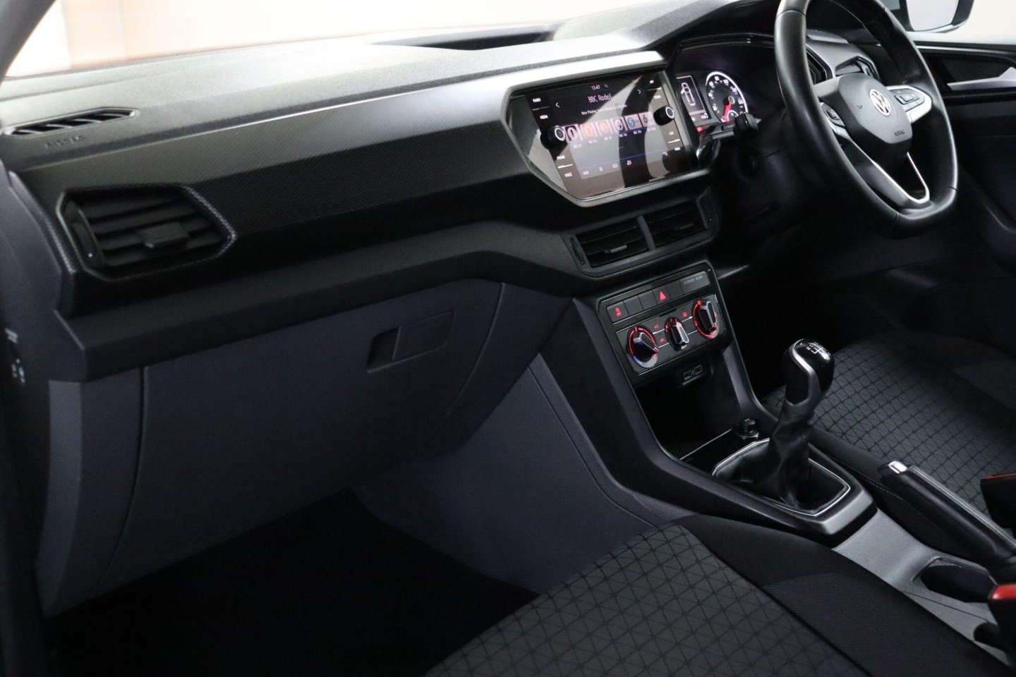 2019 Volkswagen T-Cross — image 30