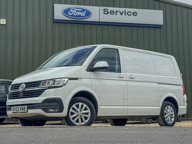 Volkswagen Transporter SWB L1H1 Low Roof Highline T28 Air Con Alloys Sensors EURO 6 SELECT 1
