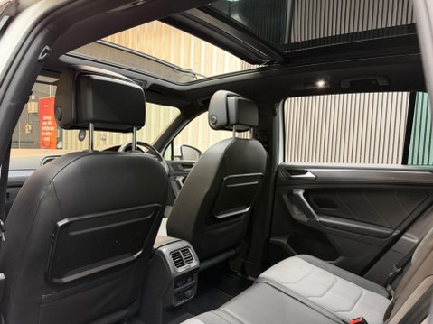 Volkswagen Tiguan 2.0 TDI BlueMotion Tech R-Line Euro 6 (s/s) 5dr 49