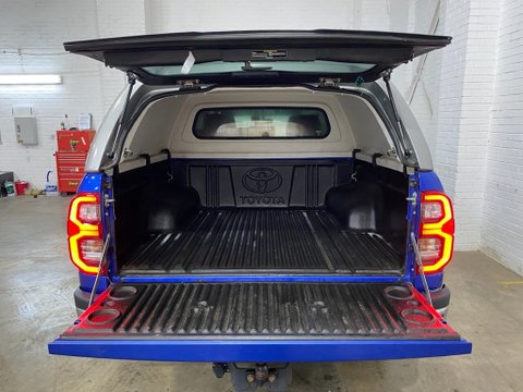 Toyota Hilux INVINCIBLE 4WD D-4D DCB 6