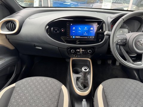 Toyota Aygo X VVT-I EDGE 15