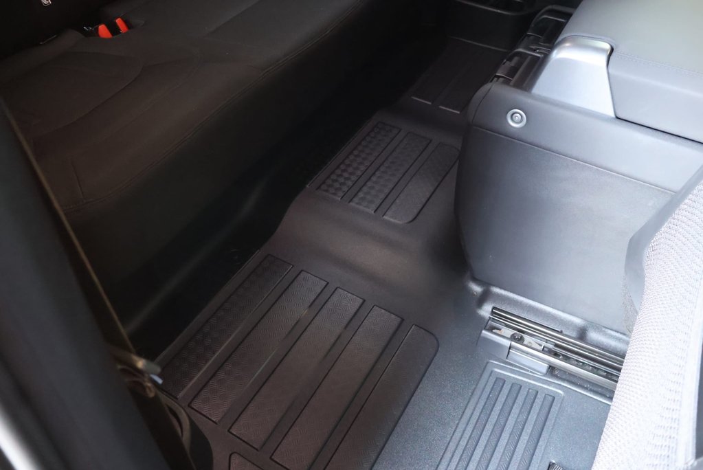 Land Rover Defender 90 HARD TOP MHEV GENUINE REAR SEATS FITTED COST 6K PLUS VAT AT DEALER 28