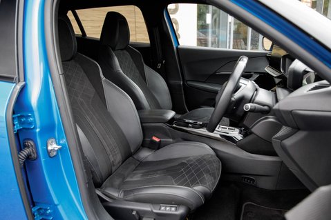 Peugeot 2008 GT 33