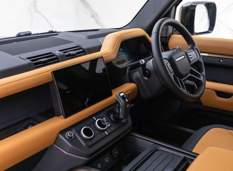 Land Rover Defender X 12