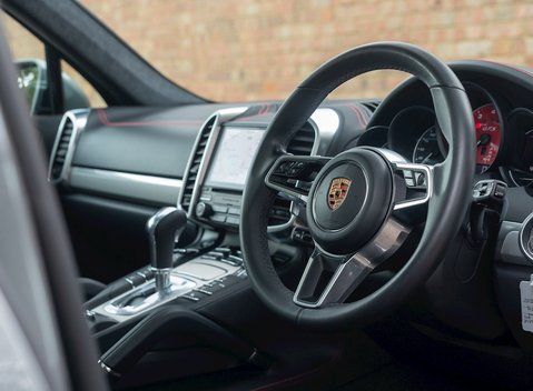Porsche Cayenne GTS 11