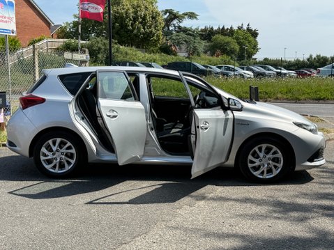 Toyota Auris VVT-I HYBRID BUSINESS EDITION TSS 5
