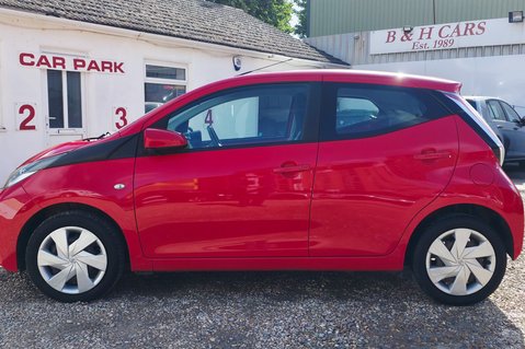 Toyota Aygo 1.0 VVT-I X-PLAY FULL SERVICE HISTORY! 9 SERVICES! BLUETOOTH! 13