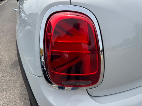 Mini Hatch COOPER CLASSIC 21
