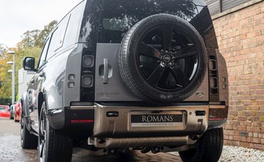 Land Rover Defender 110 X P400 31