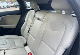 Volvo V40 2.0 T3 INSCRIPTION 33