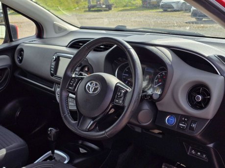 Toyota Yaris 1.5 VVT-h Icon Tech Hatchback 5dr Petrol Hybrid E-CVT Euro 6 (s/s) (100 ps) 17
