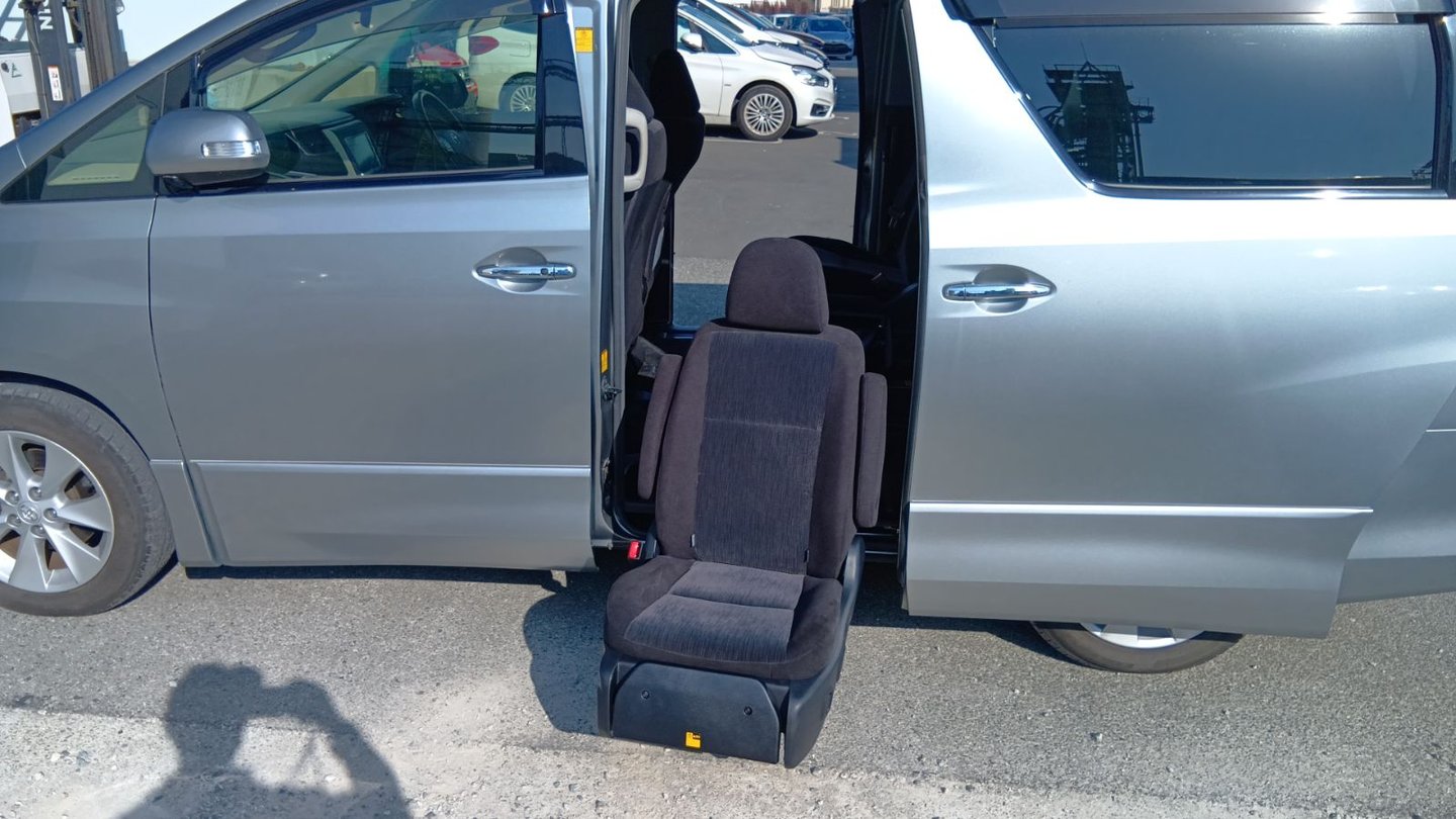 2012 Toyota Alphard JDM car for sale — photo 14 of 25