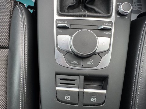 Audi A3 S LINE TFSI BLACK EDITION 31