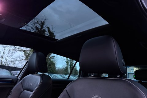 Volkswagen Golf R TSI 4MOTION DSG -LEATHER -CAMERA-PRETORIAS -PAN ROOF -WHITE/SILVER -GHOST 4