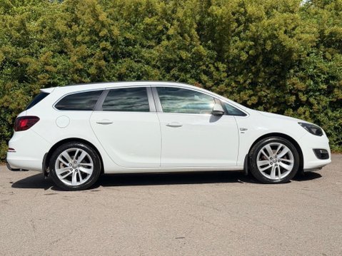 Vauxhall Astra 2.0 CDTi SRi Sports Tourer Euro 5 (s/s) 5dr 4