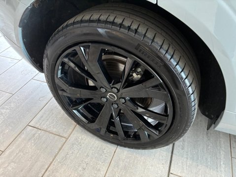 Volvo XC60 2.0 B5 MHEV Plus Black Edition Auto AWD Euro 6 (s/s) 5dr 23