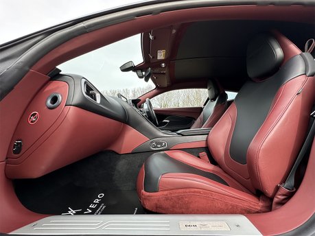 Aston Martin DB11 4.0L V8 Coupe 43