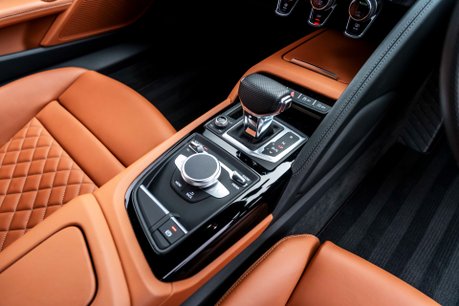 Audi R8 V10 PERFORMANCE EDITION. RWD. SONOMA GREEN. CARBON EXT. FULL PPF. B&O. 15