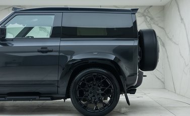 Land Rover Defender 90 V8 P525 URBAN 40