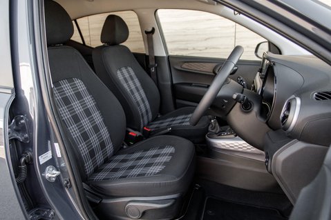 Hyundai i10 MPI PREMIUM 32