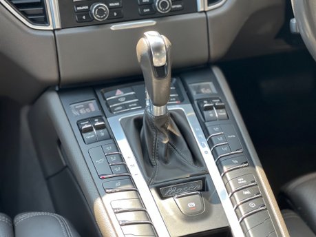 Porsche Macan 3.0 TD V6 S SUV 5dr Diesel PDK 4WD Euro 6 (s/s) (258 ps) 17