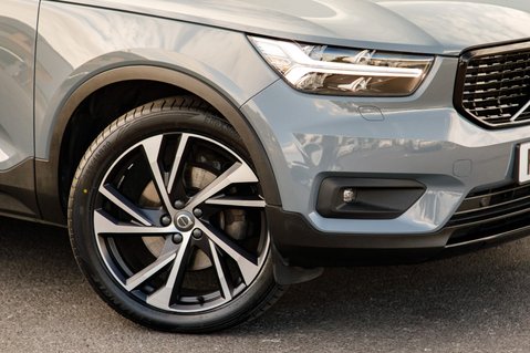 Volvo XC40 B4 R-DESIGN PRO AWD MHEV 11