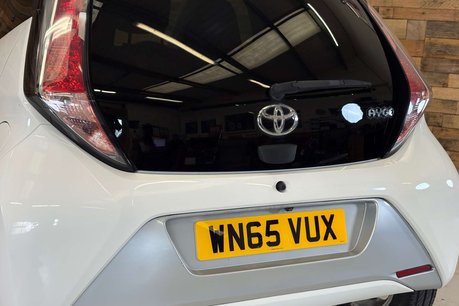 Toyota Aygo 1.0 VVT-i x-pure Hatchback 5dr Petrol Manual Euro 6 (68 ps) 77