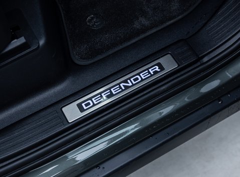Land Rover Defender OCTA EDITION ONE 33