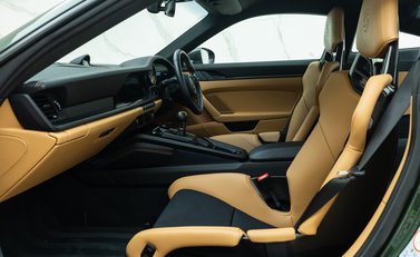 Porsche 911 GT3 TOURING (992) 16