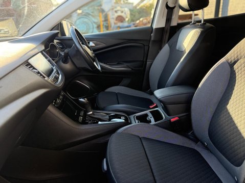 Vauxhall Grandland X 1.2 Turbo SRi Nav Auto Euro 6 (s/s) 5dr 29