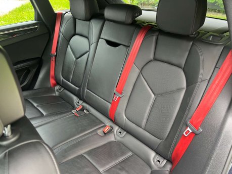 Porsche Macan 3.0 Macan S Semi-Auto 4WD 5dr 43