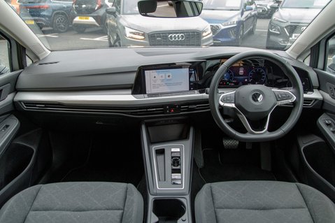Volkswagen Golf LIFE ETSI DSG 3
