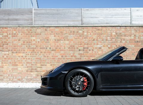 Porsche 911 (991.2) Targa 4 GTS 32