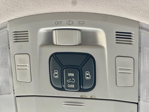 Toyota Vellfire V6 Sunroof 47