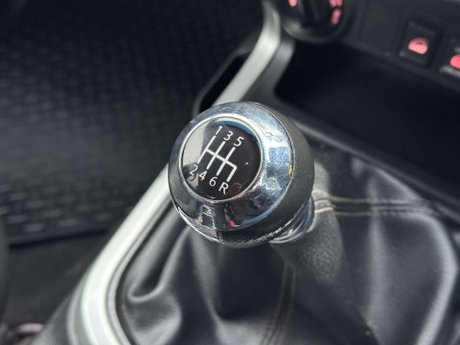 Nissan Navara 2.3 Navara Tekna dCi 4WD 5dr 24