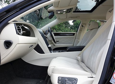 Bentley Flying Spur V8 17