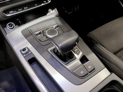 Audi Q5 2.0 TDI 40 S line SUV 5dr Diesel S Tronic quattro Euro 6 (s/s) (190 ps) 17