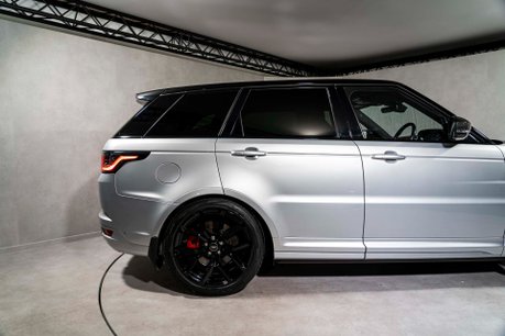 Land Rover Range Rover Sport SVR CARBON EDITION. DEPLOYABLE SIDE STEPS. MATRIX LEDs. CARBON FIBRE ENGINE BAY 9