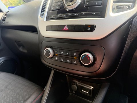 Kia Venga 1.4 EcoDynamics SR7 Euro 5 (s/s) 5dr 16