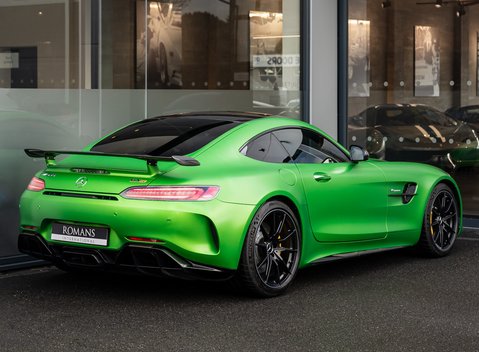 Mercedes-Benz AMG GT R 4