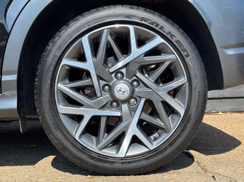 Hyundai KONA 1.6 Kona Premium GDi HEV Semi-Auto 5dr 31
